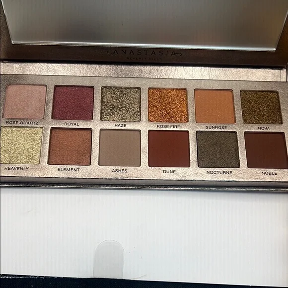 Anastasia Beverly Hills Rose Metals Eyeshadow Palette - Picture 2 of 13